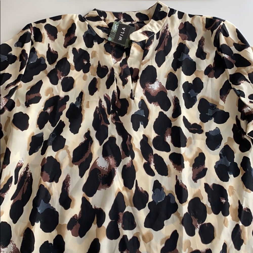 NWT WILA Animal Print Short Sleeve Top